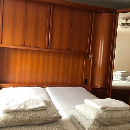 A Private Room In A Shared Apartment 비엔나 외부 사진